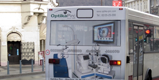 Oglaševanje na avtobusih | Sms Marketing d.o.o. | Oglas na zadnjem delu avtobusa - Optika Pirc