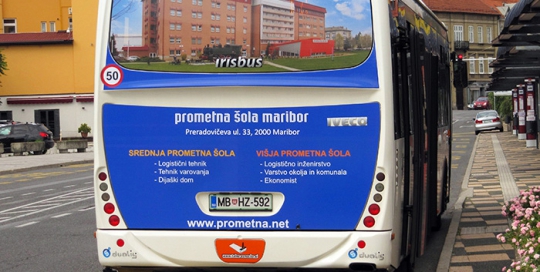 Oglaševanje na avtobusih | Sms Marketing d.o.o. | Oglas na zadnjem delu avtobusa - Prometna sola Maribor